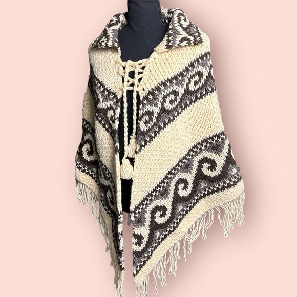 Vintage Handmade 60s Fringe Southwestern Aztec Poncho Shawl Chunky Knit Boho Pom - Picture 1 of 3